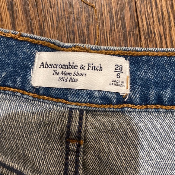 Abercrombie & Fitch “The Mom Short” Jean Shorts - Picture 5 of 8